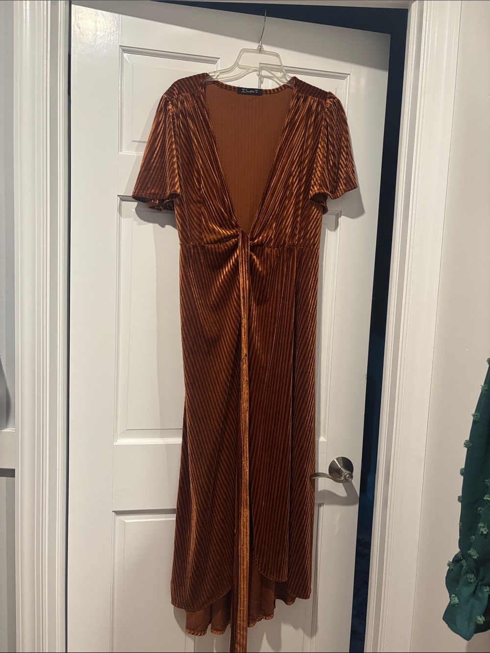 Simple Copper-Brown Pleated V-Neck Midi Dress
